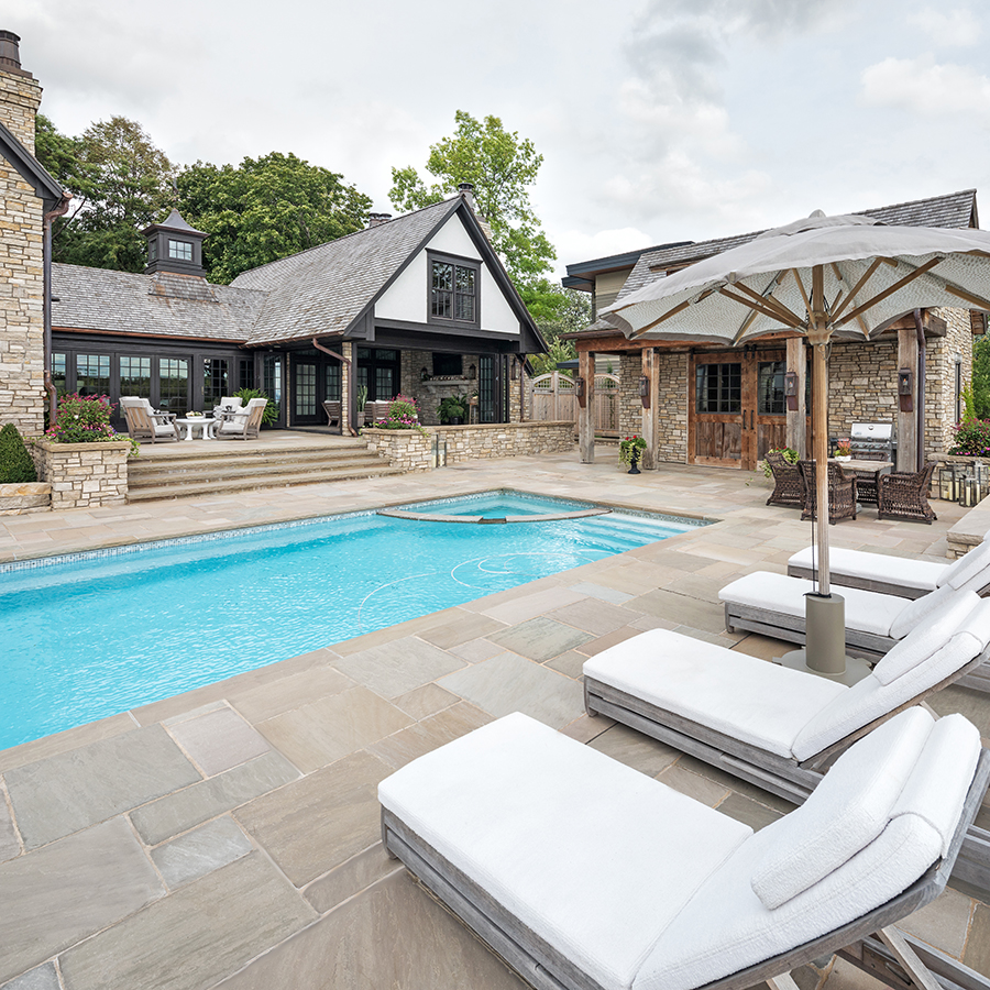 Laurel™ Sandstone paving creates a stunning stage for this charming pool design.